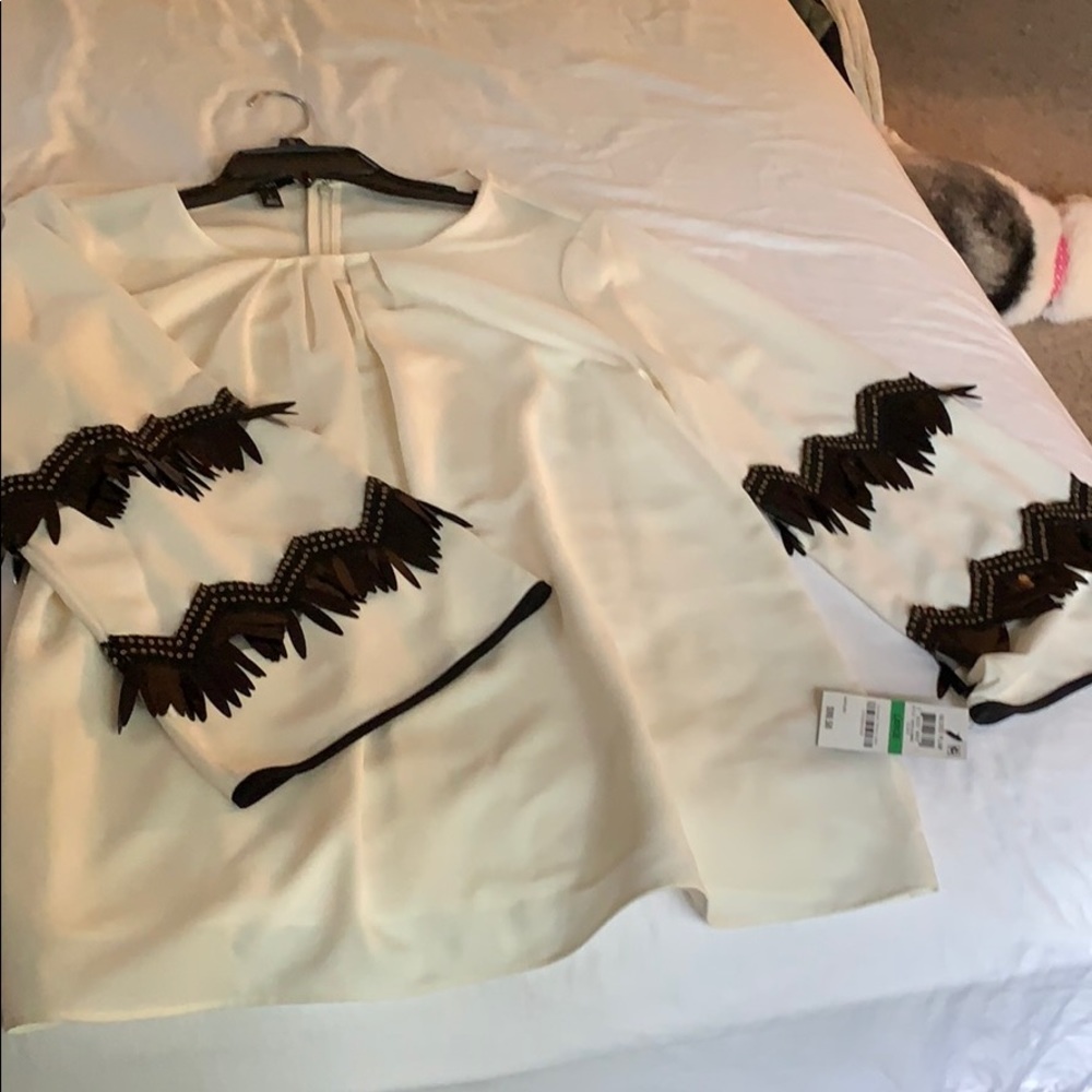 Flowing Alfani black and white top.